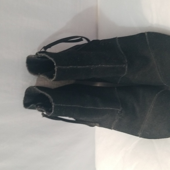 Toms black suede shoes size 9 - Picture 6 of 6